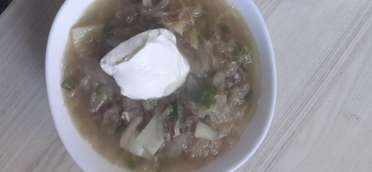 Skābu kāpostu zupa